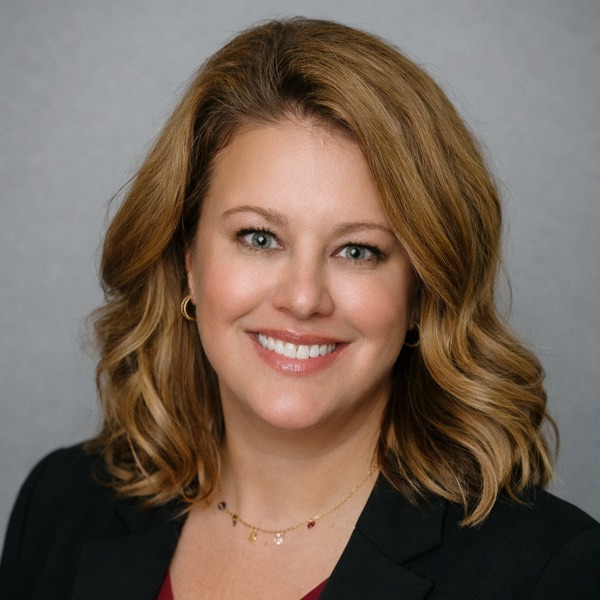 Elise Hallett headshot