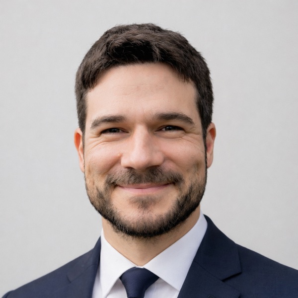 Leonhard Gruenschloss headshot