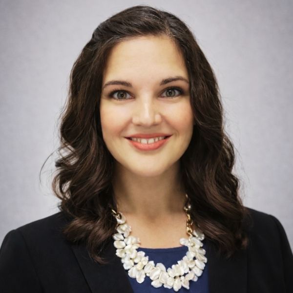 Jennifer Mack headshot